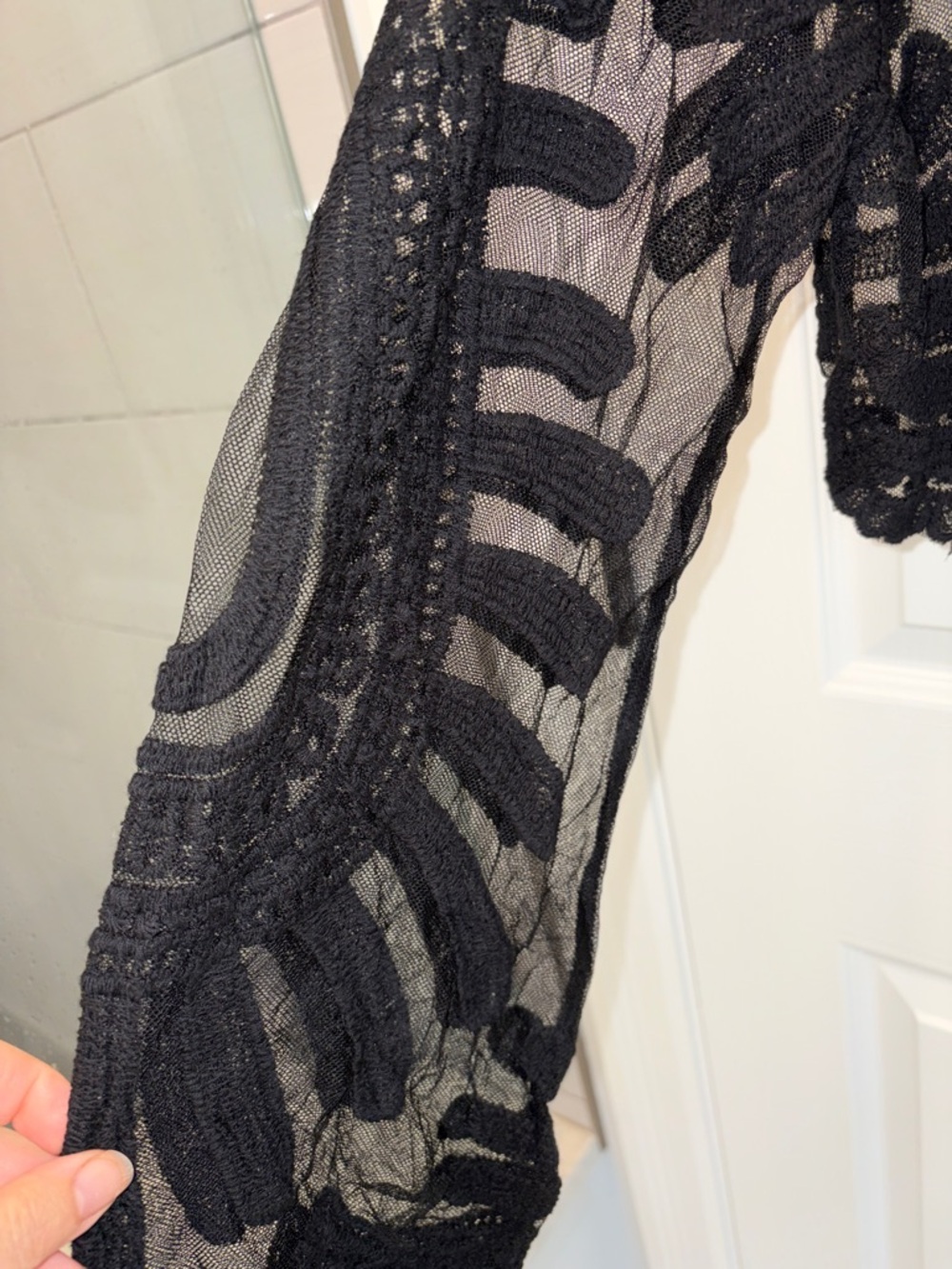 💞 Women's Black Cropped Lace Overlay Top NEW in Package - Picture 3 of 6